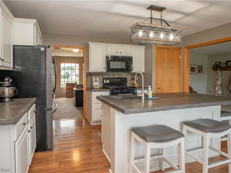 2307 Kenyon Street, Louisville, OH 44641 Photo 12