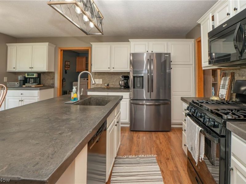 2307 Kenyon Street, Louisville, OH 44641 Photo 13