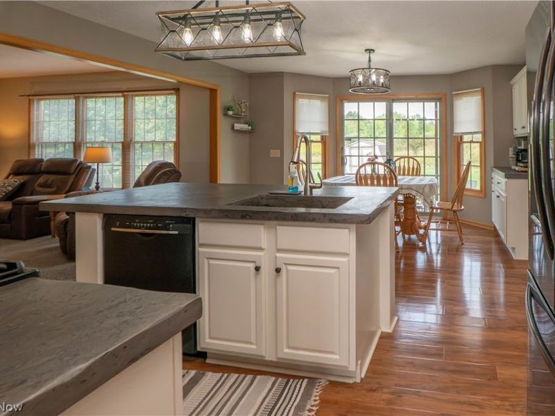 2307 Kenyon Street, Louisville, OH 44641 Photo 14