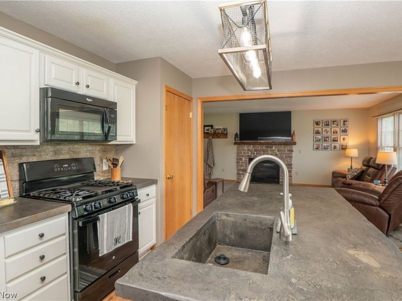 2307 Kenyon Street, Louisville, OH 44641 Photo 15