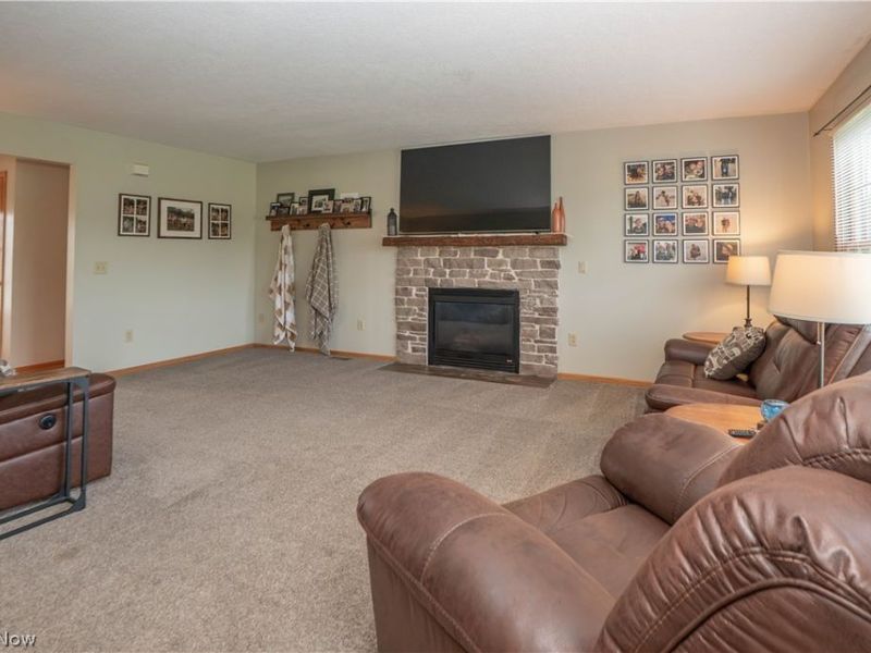 2307 Kenyon Street, Louisville, OH 44641 Photo 7