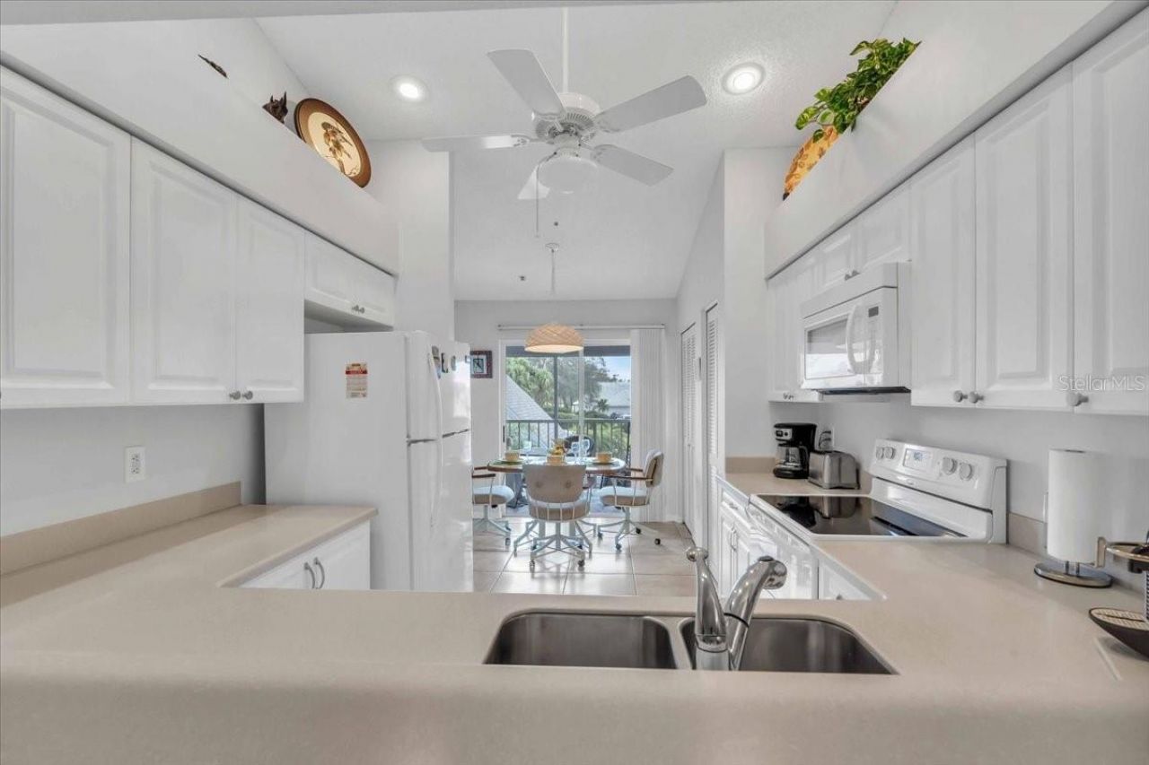 6807 Stone River Road, Unit 204, Bradenton, FL 34203 Photo