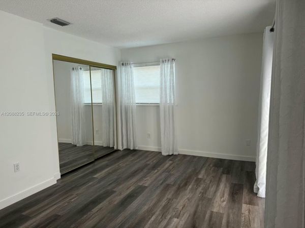Miami, FL 33187
