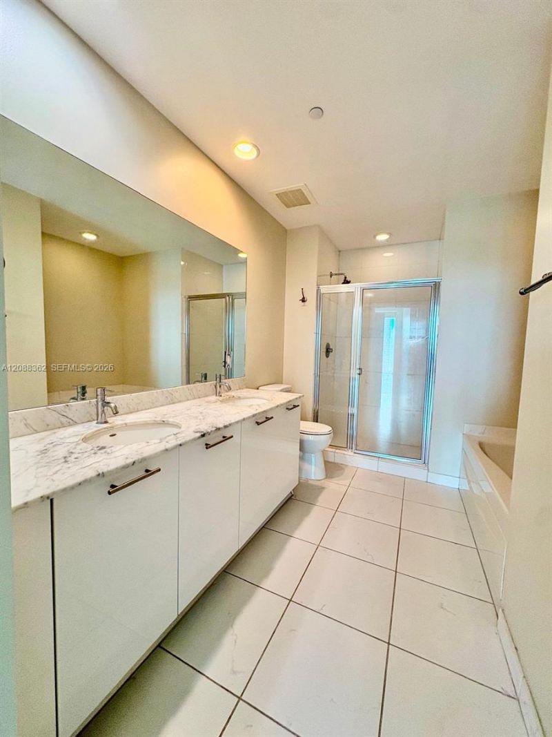 950 Brickell Bay Dr, Unit 4505, Miami, FL 33131 Photo