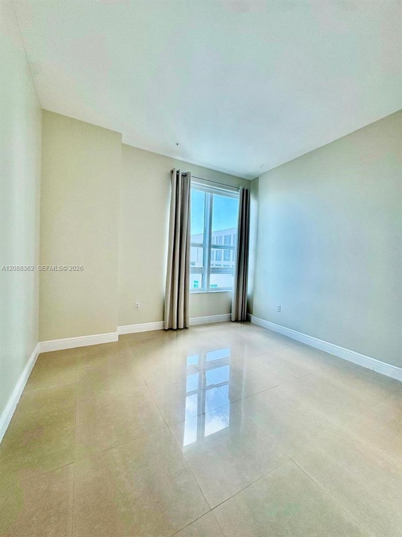 950 Brickell Bay Dr, Unit 4505, Miami, FL 33131 Photo