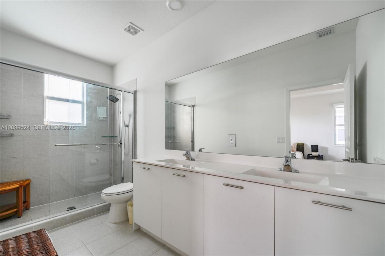 2265 NW 131st Cir, Miami, FL 33167 Photo
