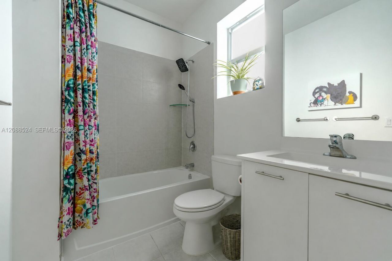 2265 NW 131st Cir, Miami, FL 33167 Photo