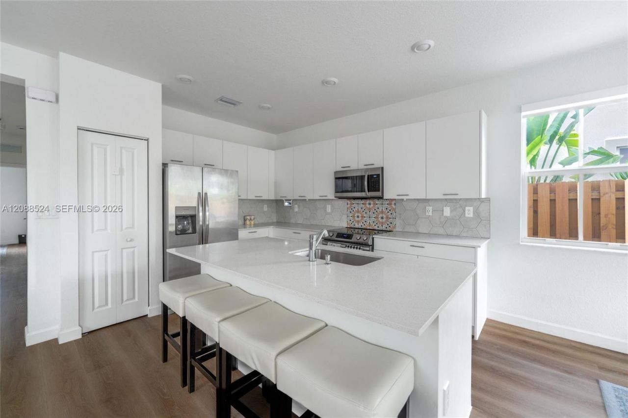 2265 NW 131st Cir, Miami, FL 33167 Photo