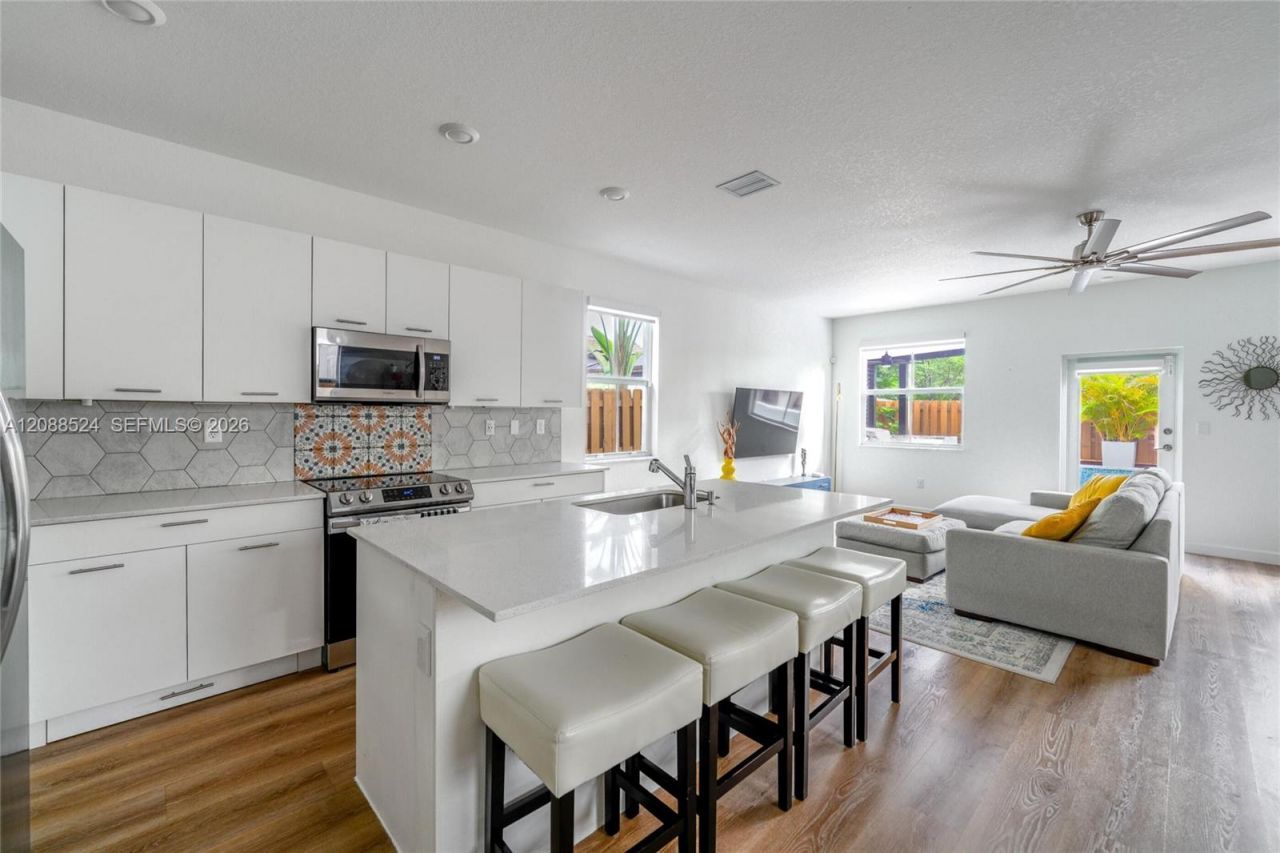2265 NW 131st Cir, Miami, FL 33167 Photo