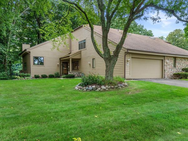 N80 W13423 River Park Dr, Menomonee Falls, WI 53051