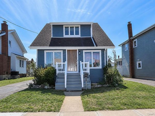 17 Ray Street, Freeport, NY 11520
