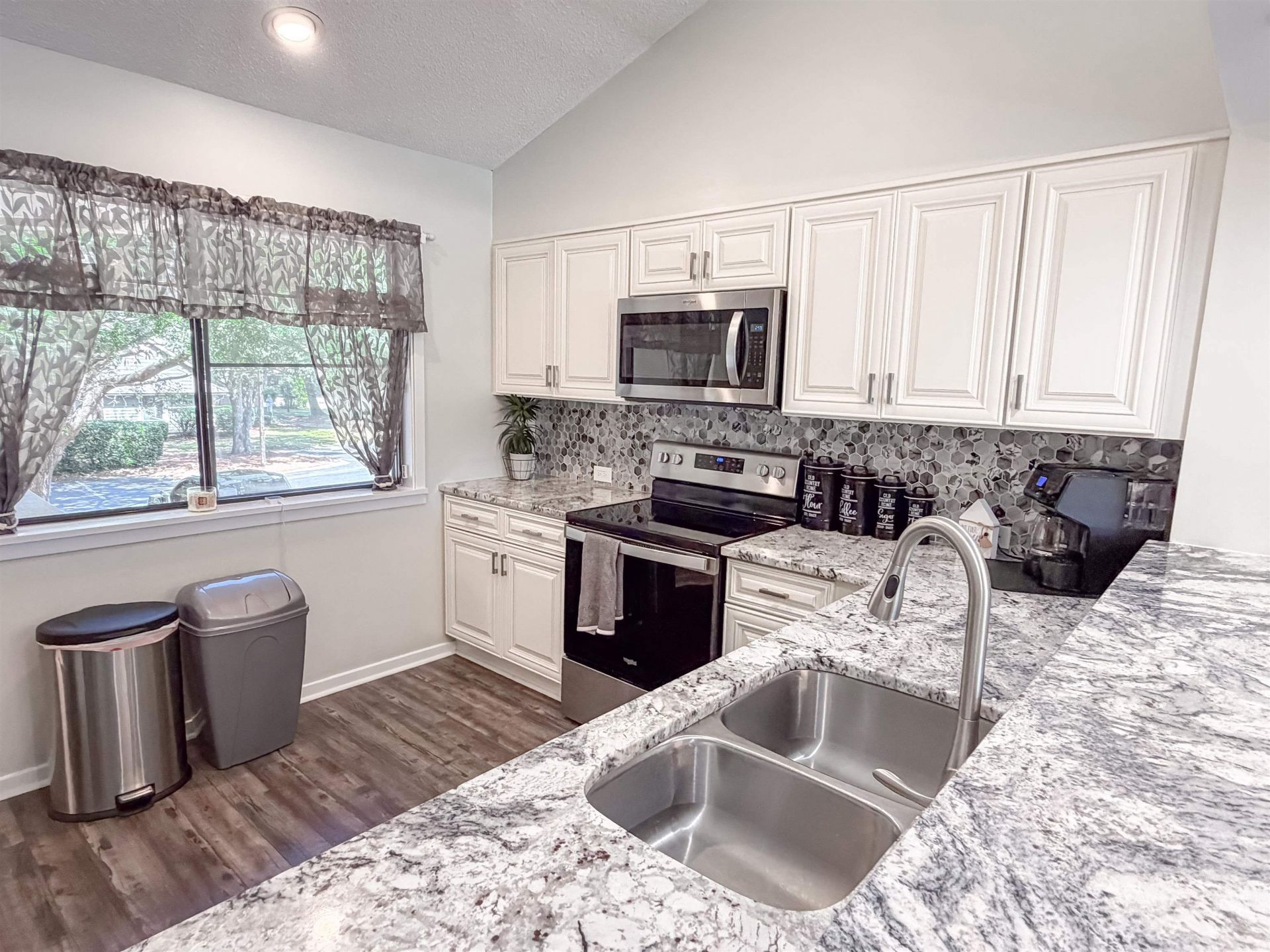 141 Hartland Dr. Photo 11