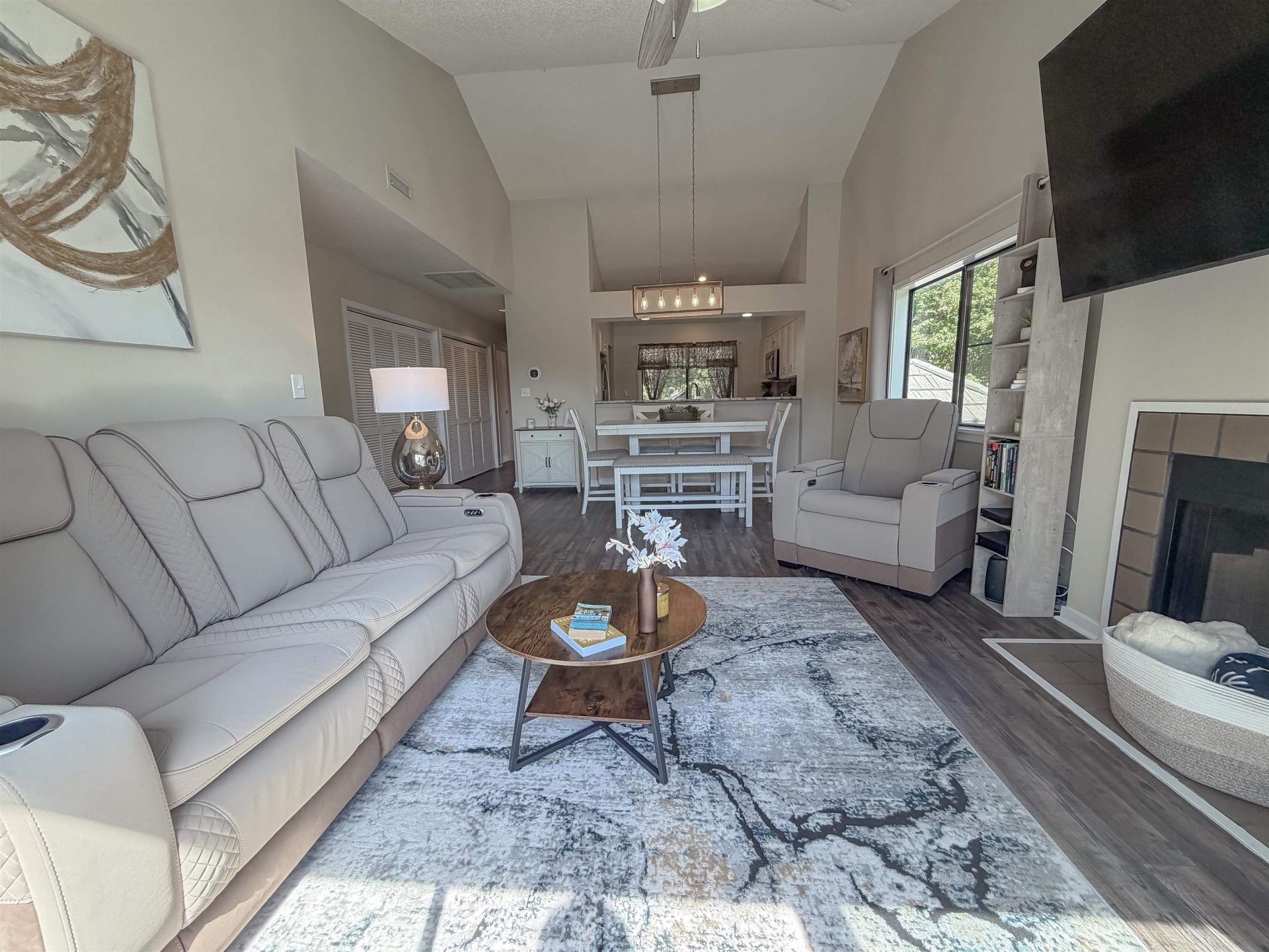 141 Hartland Dr. Photo 4