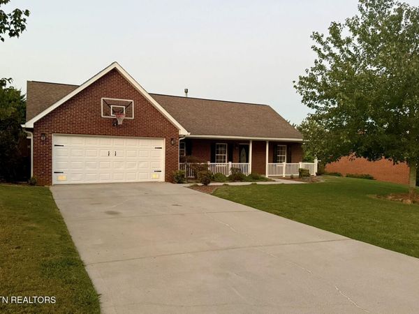 221 Flora Drive, Lenoir City, TN 37771