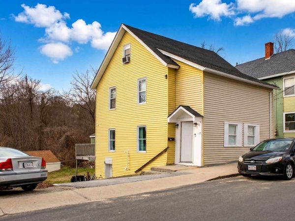 17 Moon St, Southbridge, MA 01550