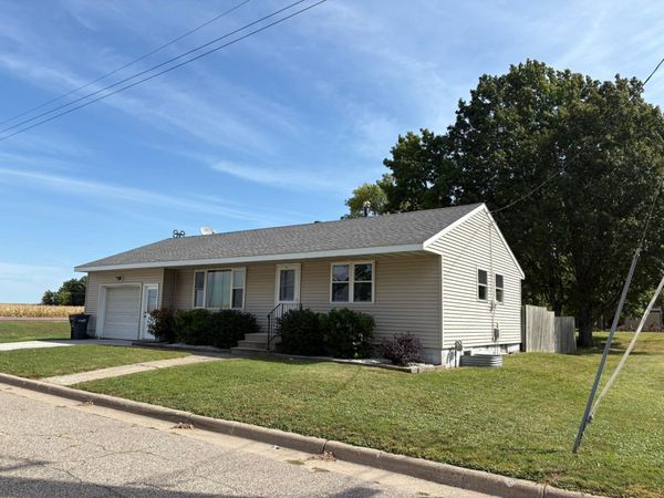 105 6th Street , Cleveland, MN 56017