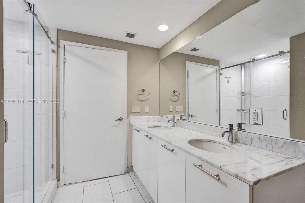 951 Brickell Ave, Unit 1106, Miami, FL 33131 Photo