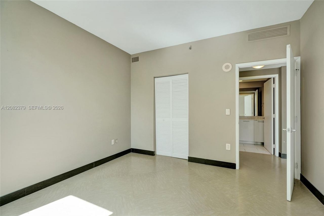951 Brickell Ave, Unit 1106, Miami, FL 33131 Photo