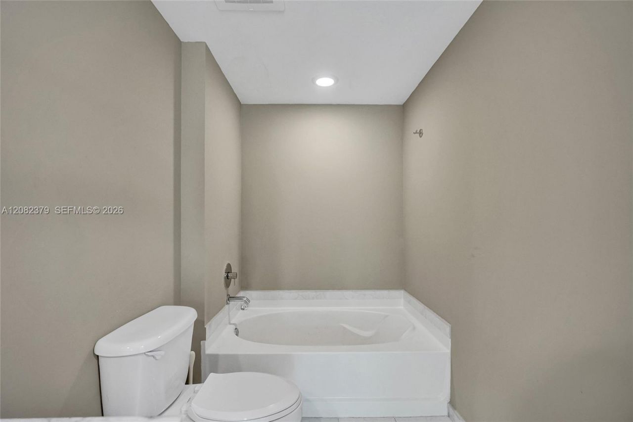 951 Brickell Ave, Unit 1106, Miami, FL 33131 Photo