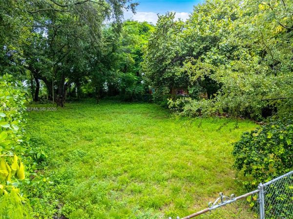 920 NW 51st St , Miami, FL 33127