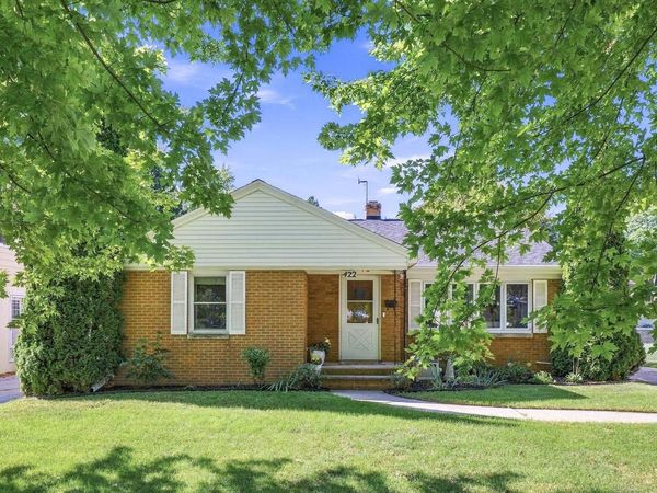 422 E MISSION ROAD, Green Bay, WI 54301