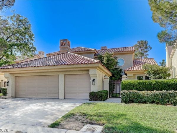 8121 Castle Pines Avenue , Las Vegas, NV 89113