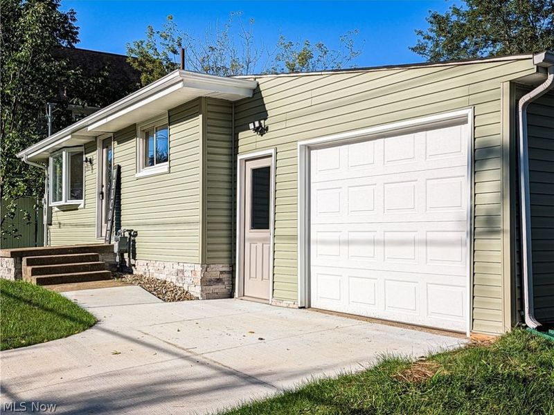 945 14th Street SE, Massillon, OH 44646 Photo 2