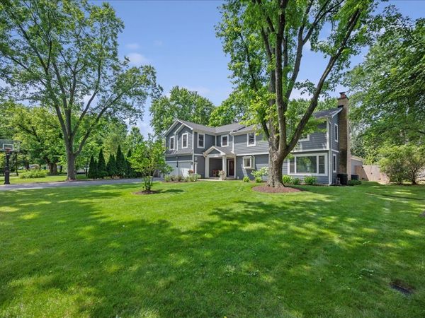 586 Earl Drive , Northfield, IL 60093
