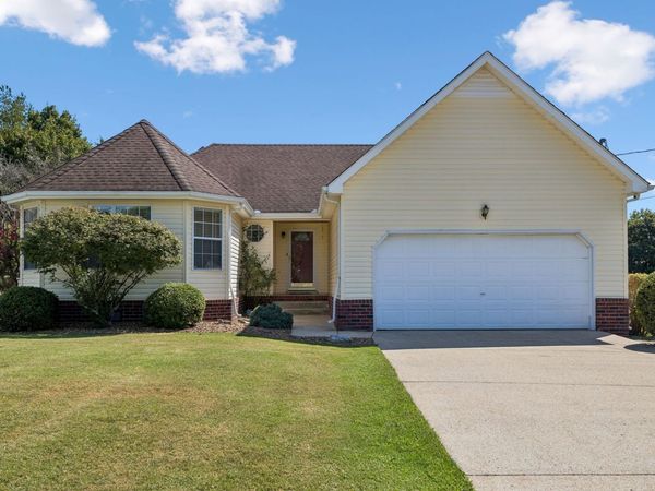 241 Heritage Cir E, La Vergne, TN 37086