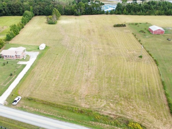 300 Sixteenth Model Rd , Manchester, TN 37355