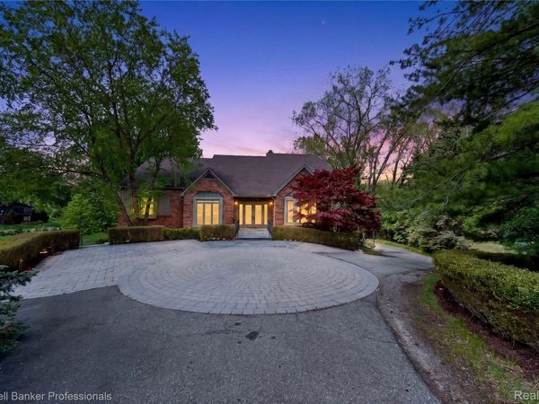 2076 Shore Hill Court, West Bloomfield Township, Mi 48323
