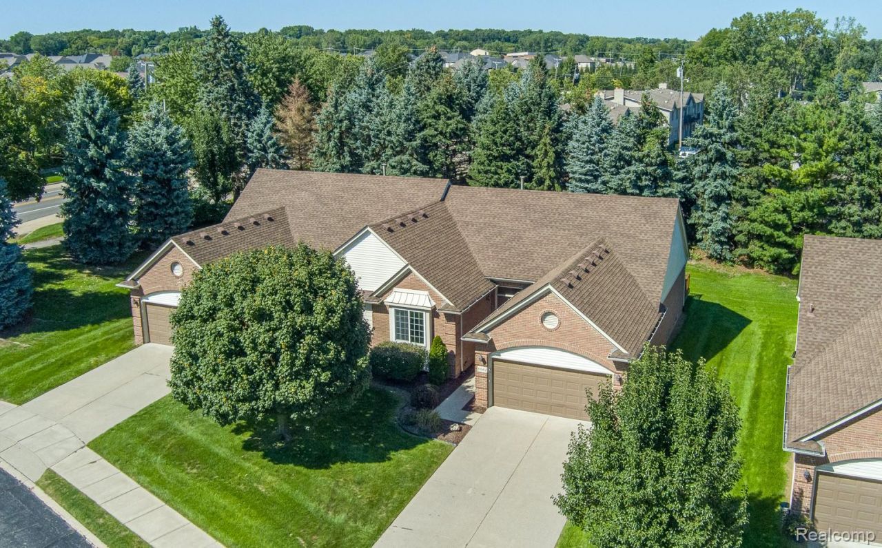 8067 Huntington Ridge Court, Washington Township, Mi 48094 Main Photo