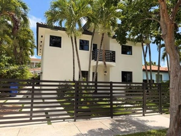 1936 SW 18th St , Miami, FL 33145