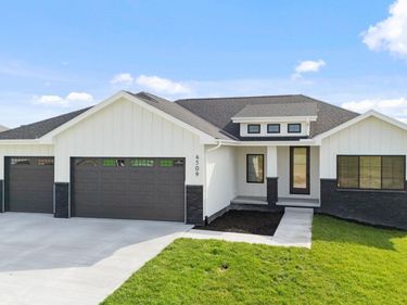 4509 N 213th Street, Elkhorn, NE 68022