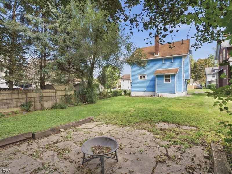 329 Girard Avenue NE, Canton, OH 44704 Photo 6