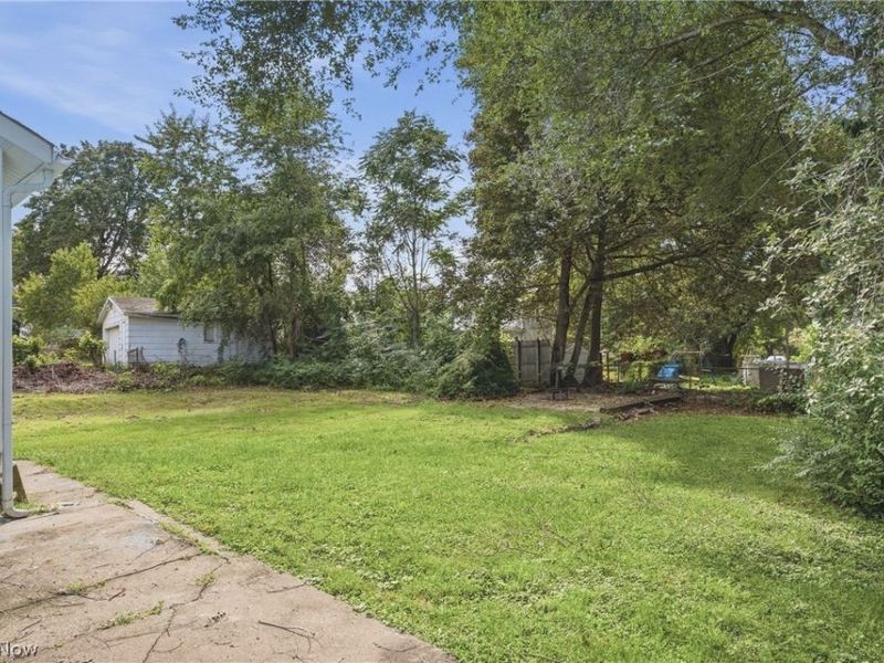 329 Girard Avenue NE, Canton, OH 44704 Photo 7
