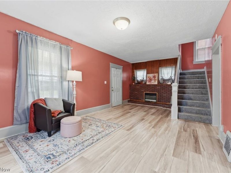 329 Girard Avenue NE, Canton, OH 44704 Photo 8