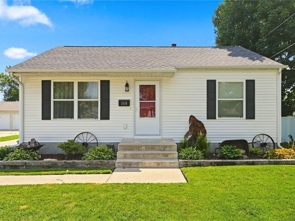 1619 9th NW, Cedar Rapids, IA 52405