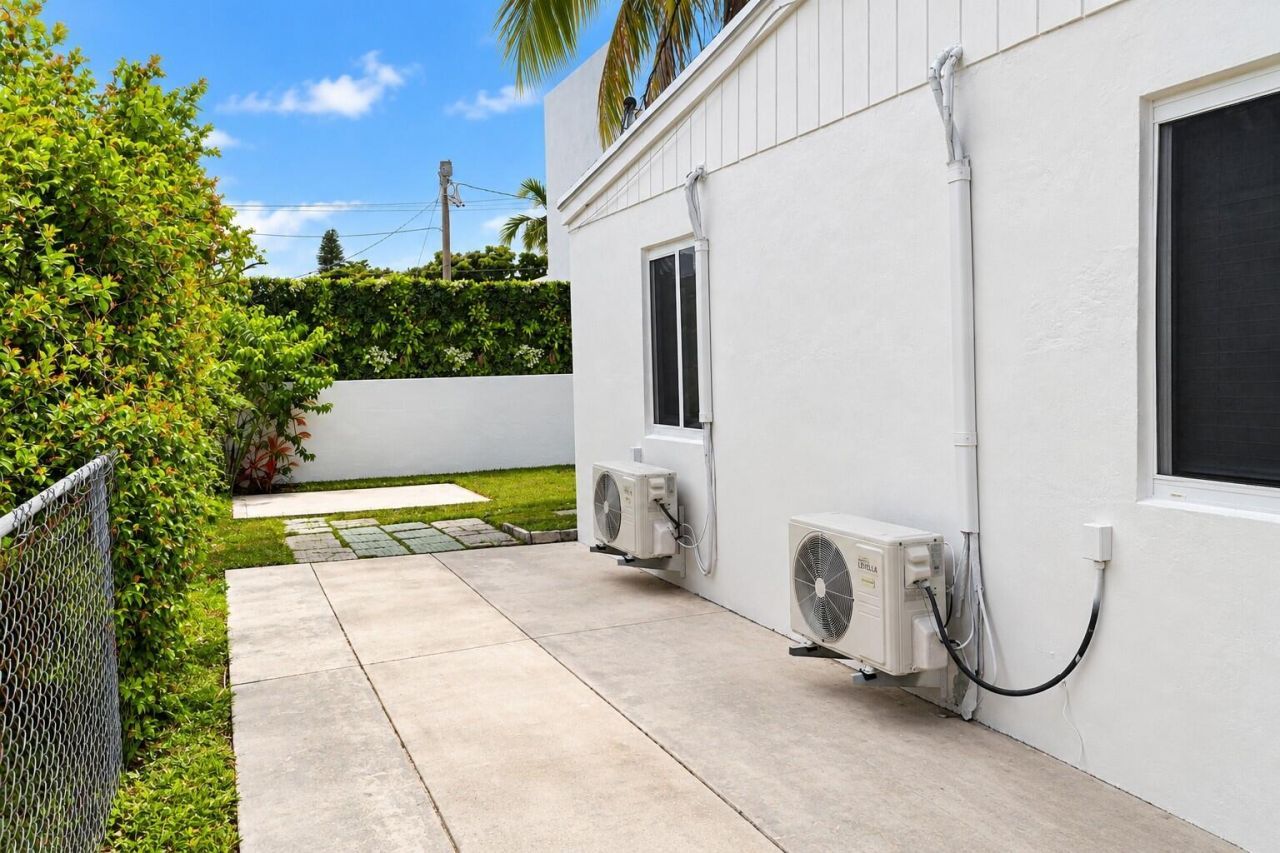 16202 NE 18th Court, North Miami Beach, FL 33162 Photo