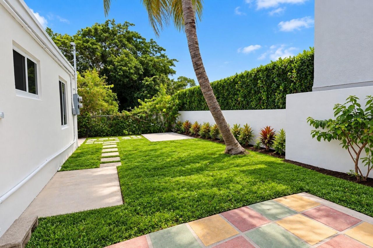 16202 NE 18th Court, North Miami Beach, FL 33162 Photo