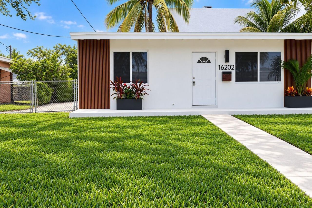 16202 NE 18th Court, North Miami Beach, FL 33162 Photo