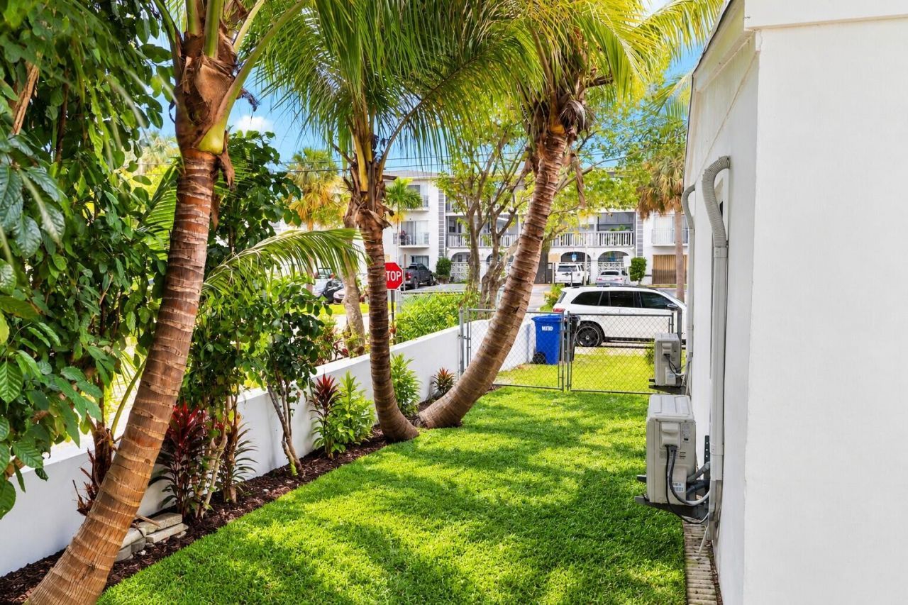 16204 NE 18th Court, North Miami Beach, FL 33162 Photo