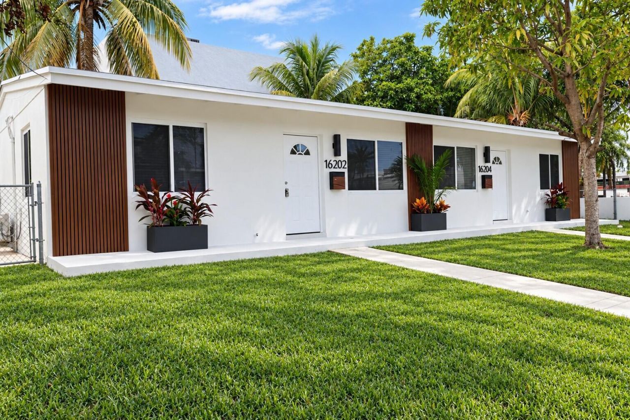 16204 NE 18th Court, North Miami Beach, FL 33162 Photo