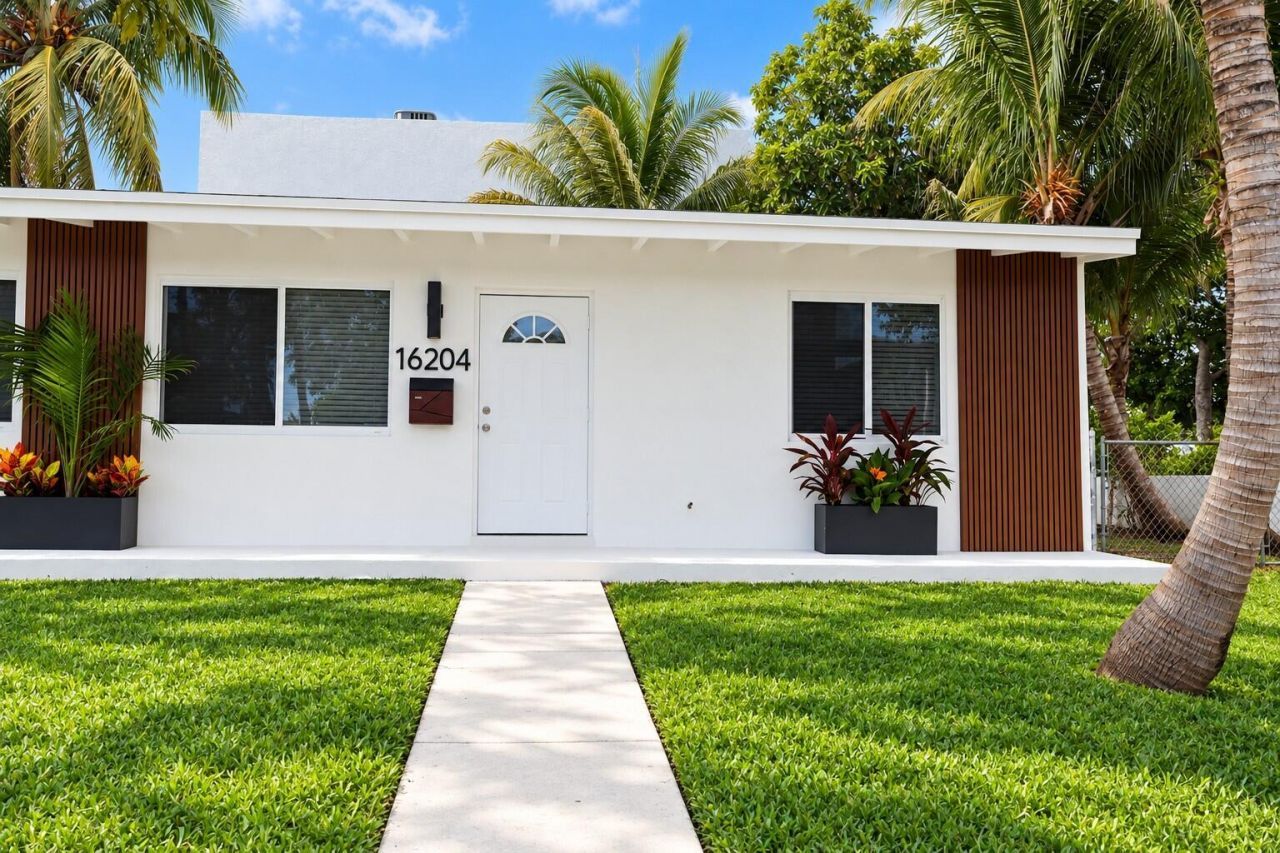16204 NE 18th Court, North Miami Beach, FL 33162 Photo