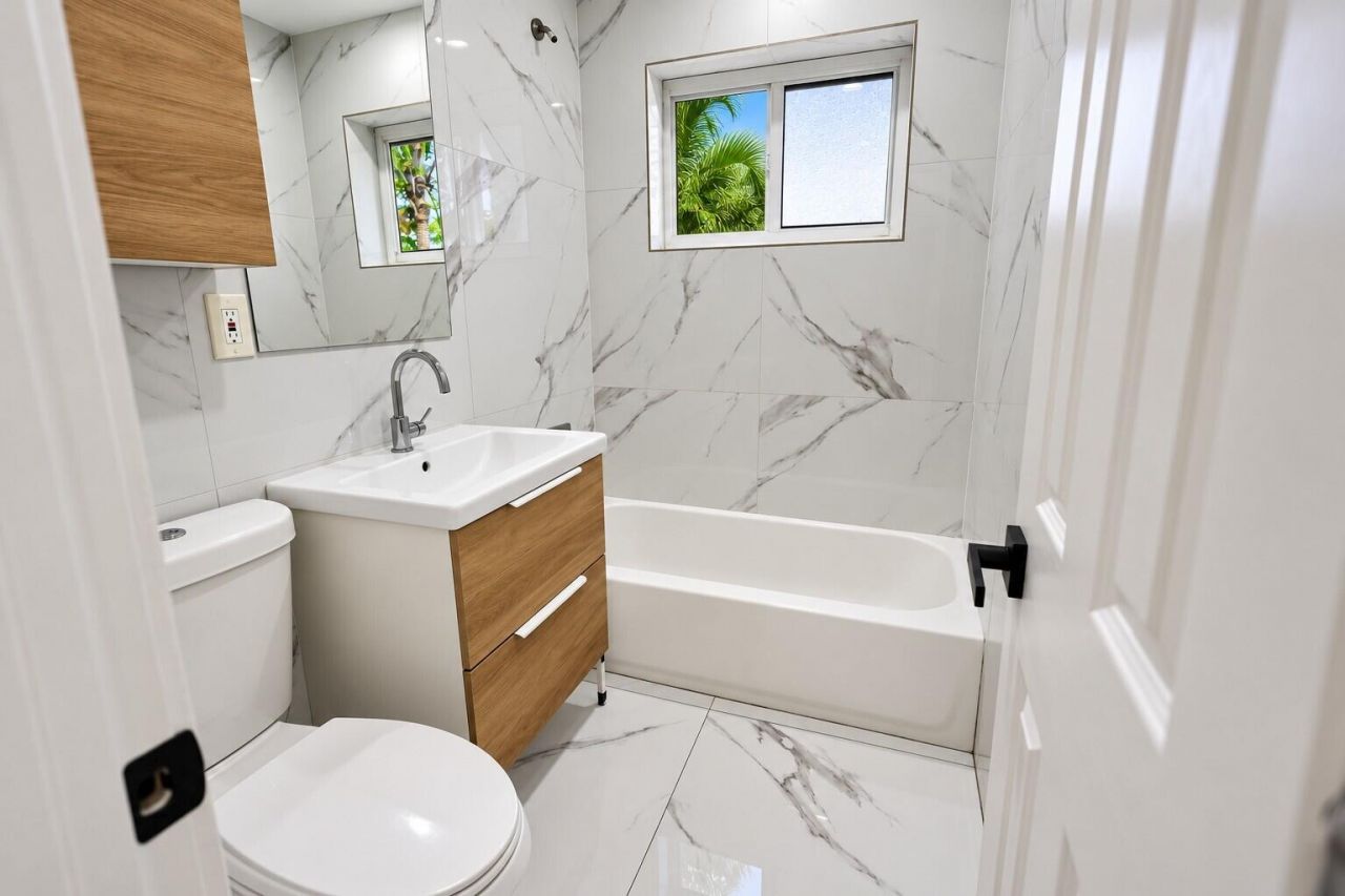 16204 NE 18th Court, North Miami Beach, FL 33162 Photo