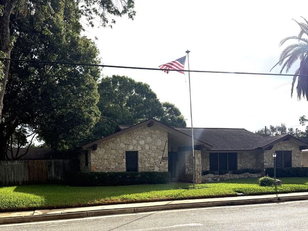 212 S 4th, Stockdale, TX 78160
