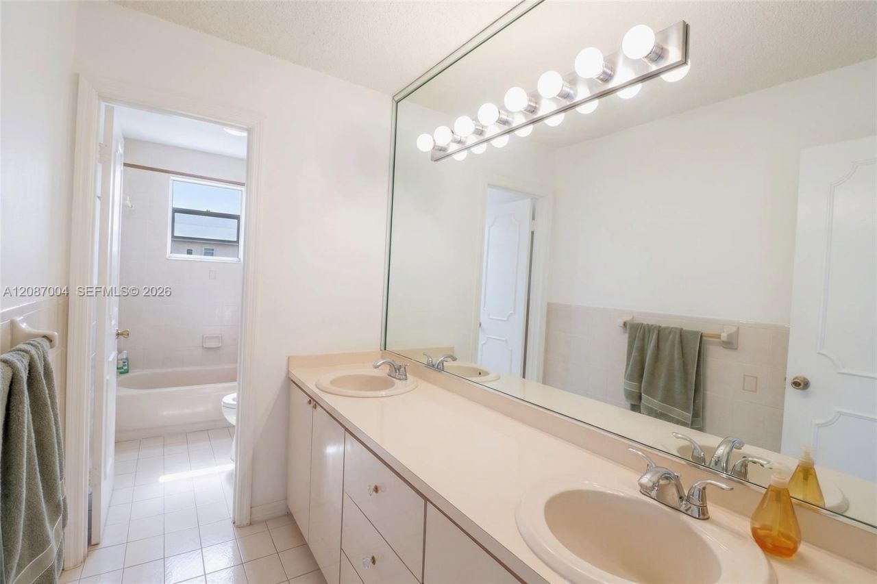 14203 SW 35th St , Miami, FL 33175 Photo