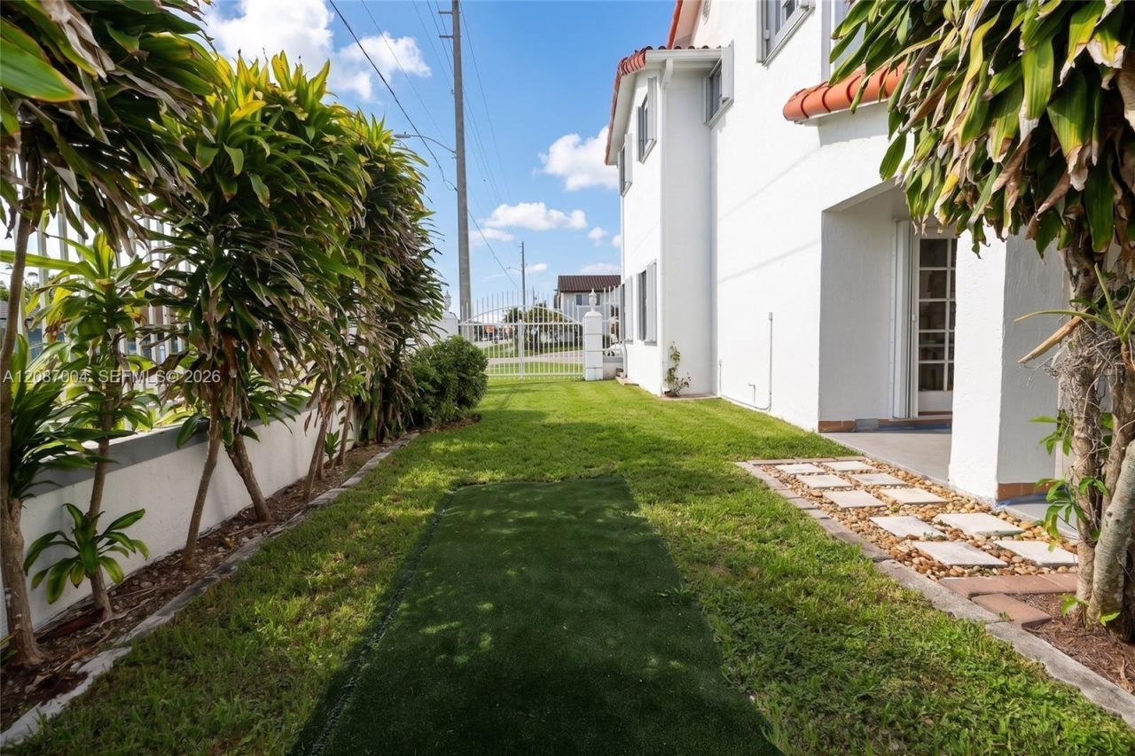 14203 SW 35th St , Miami, FL 33175 Photo