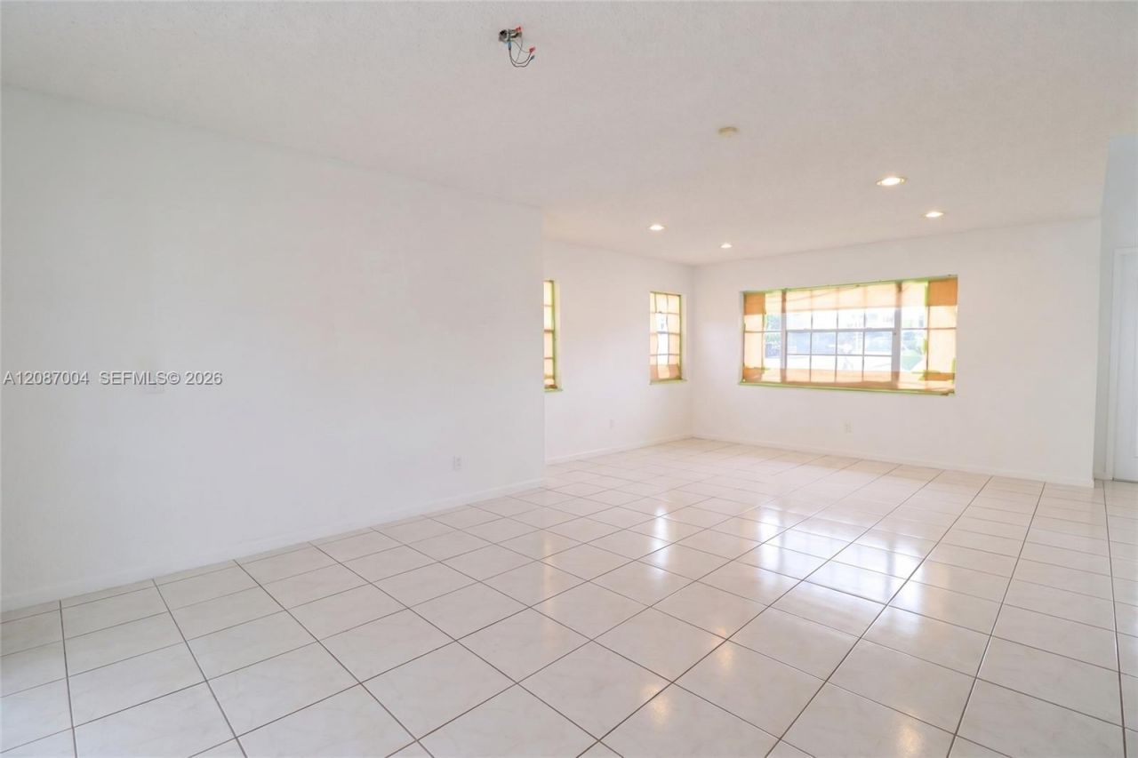 14203 SW 35th St , Miami, FL 33175 Photo