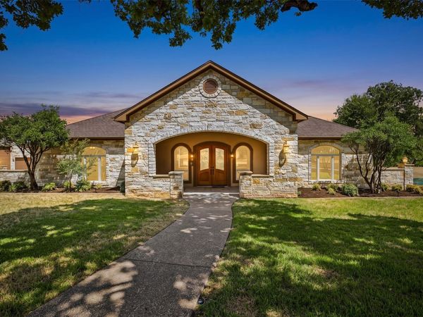 101 Flint Rock TRL, Spicewood, TX 78669